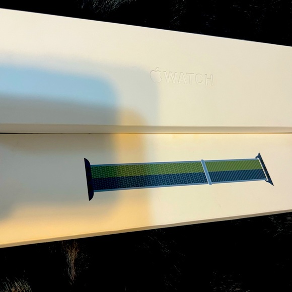 Apple Watch Series 8 41mm Starlight Aluminum Case/Extra Apple Sport Loop Band - Picture 6 of 6